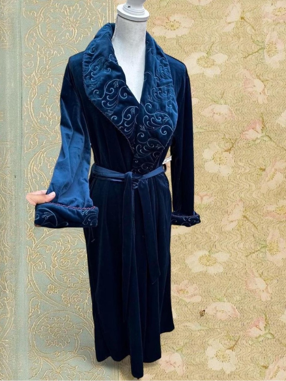 Plush Embroidered Velvet Robe - Deep Blue